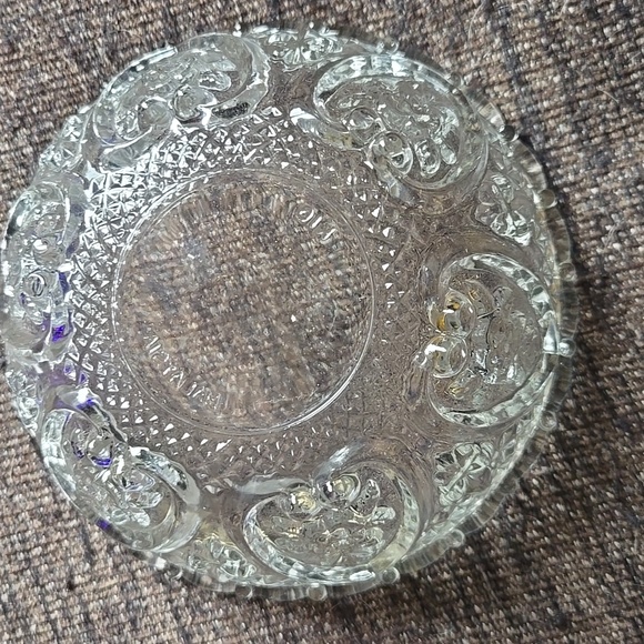 KIG Malasyia Clear Glass Heart And Roses Crystal Patterned Candy Dish w Lid 70s - Picture 6 of 8